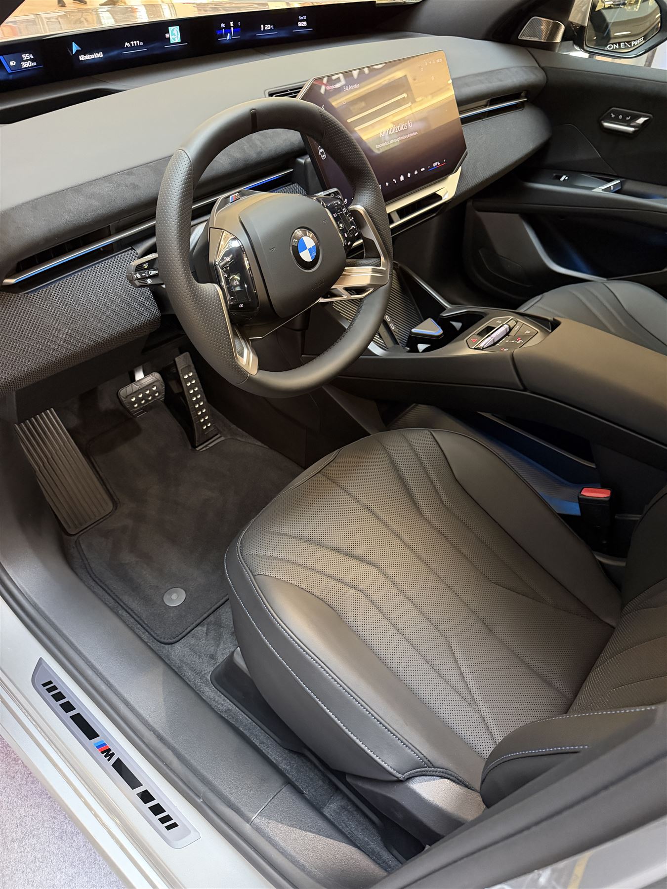 Kiállított BMW iX3 utastere a CarLux kozmetikázása után