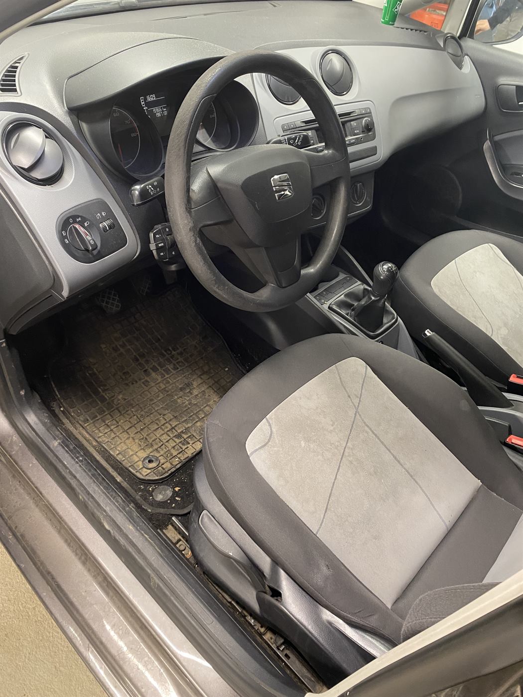 Seat Ibiza előtte